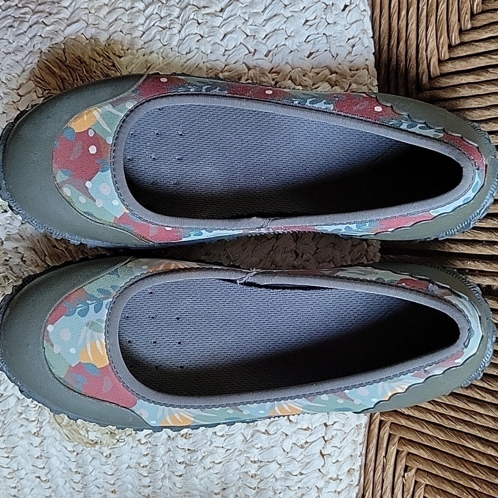 Muck mud/water shoes, multicolored, size 7 - Picture 10 of 12